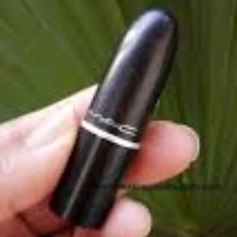 MAC RELENTLESSLY RED Lipstick mini new Retro Matte last one!